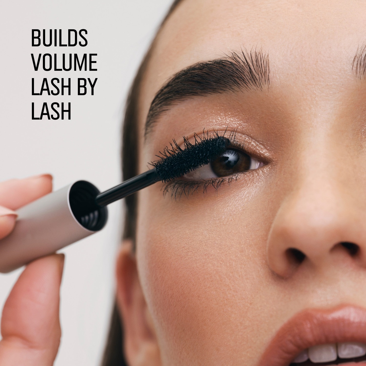 builds volume lash by lash